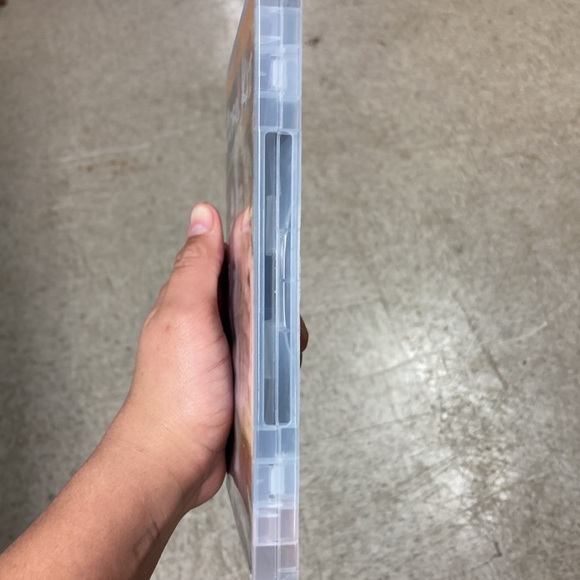 Cobra Kai Season 4 Complete Season - Picture 5 of 12